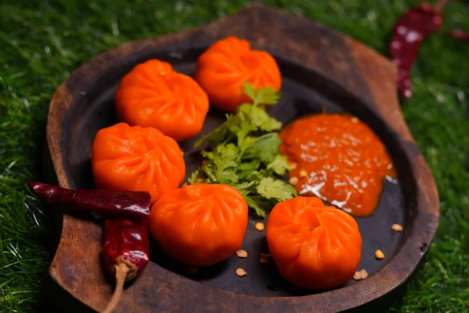 Schezwan Veg momos
